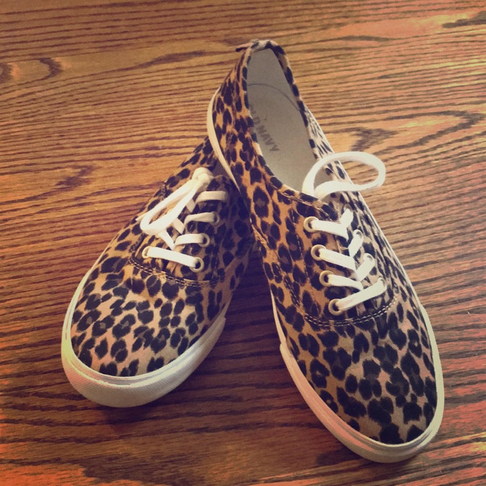 OLD NAVY sz.5 leopard print sneakers